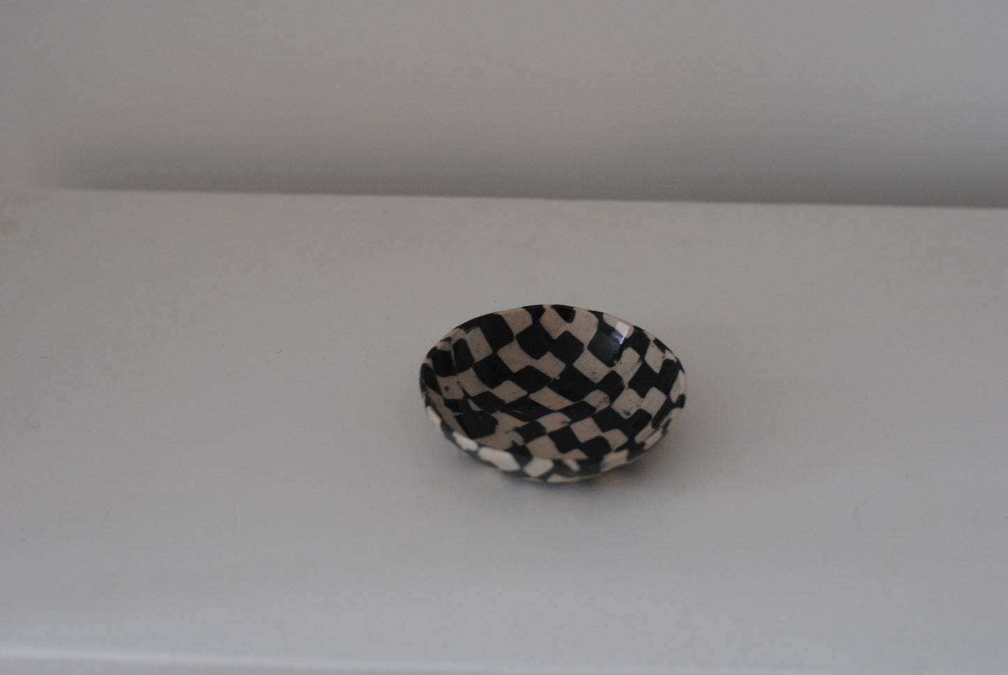 Dish Small Black/White